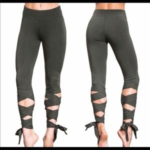 NWOT free people movement tie leggings olive. Xs